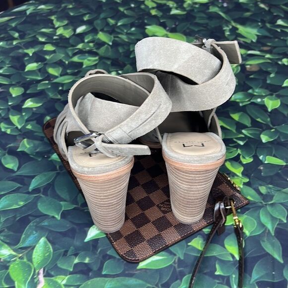 Marc Fisher gray suede chunky heels - Picture 5 of 6